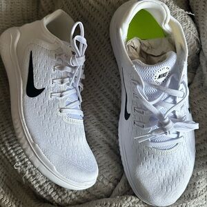 NEW IN BOX white Nike women’s US 8